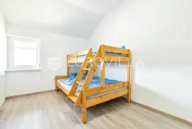 Velika Gorica, Novo Čiće, najam novoadaptirane kuće NKP 110 m2 do 7 osoba, Casa