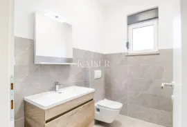 Istra, Labin - novogradnja s bazenom u prirodi, 137 m2, Labin, Famiglia