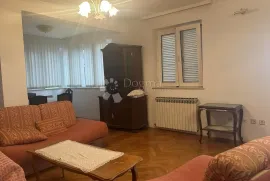 ŠKURINJE KUĆA SA TRI STANA, Rijeka, Casa