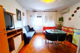 LIJEPI STAN U CENTRU, Crikvenica, Appartement