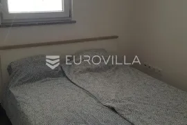 Istra, Jadreški, sunčani  dvosoban stan NKP 45 m2 u prizemlju  s vrtom, Ližnjan, Appartment