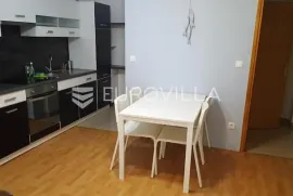 Istra, Jadreški, sunčani  dvosoban stan NKP 45 m2 u prizemlju  s vrtom, Ližnjan, Appartment