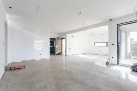 Rogoznica, Zečevo Rogozničko, prostran trosoban stan na 1. katu, Rogoznica, Appartement