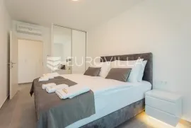 Istra, Štinjan, dugoročni najam luksuznog stana 110m2 na drugom katu s tri spavaće sobe, Pula, Appartment