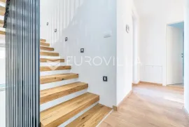 Zagreb, Mlinovi, luksuzan četverosoban stan 152 m2 u duplex kući s garažom, Zagreb, Apartamento