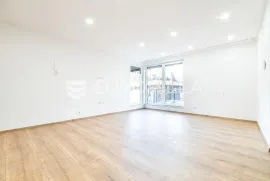 Zagreb, Mlinovi, luksuzan četverosoban stan 152 m2 u duplex kući s garažom, Zagreb, Kвартира