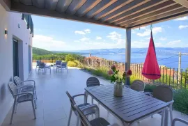 Otok Krk, Vrbnik- moderna vila 127m2 panoramskim pogledom, Vrbnik, Famiglia