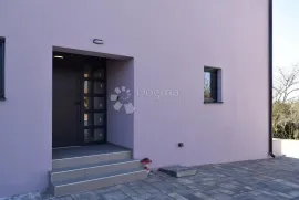 Gračišće, inovativna kuća s prostranom okućnicom, Gračišće, House