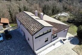 Gračišće, inovativna kuća s prostranom okućnicom, Gračišće, House