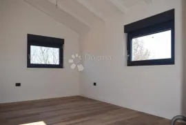 Gračišće, inovativna kuća s prostranom okućnicom, Gračišće, House