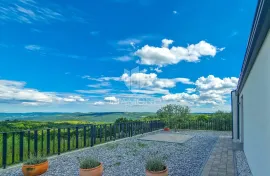 Grožnjan, kuća 145m2 sa panoramskim pogledom na Motovun, Grožnjan, Дом