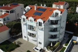 Apartmanska kuća s 10 app i bazen!, Zadar - Okolica, Kuća