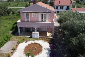 Kuće prodaja Ugljan 238 m2 + 112 m2 + velika okućnica, Preko, Haus