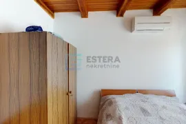 Kuće prodaja Ugljan 238 m2 + 112 m2 + velika okućnica, Preko, Haus