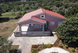 Kuće prodaja Ugljan 238 m2 + 112 m2 + velika okućnica, Preko, Casa