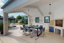 Vila unutrašnjost ISTRE 450 m2, Karojba, Casa