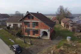 KUĆA S GOSPODARSKIM OBJEKTIMA PARUŽEVAC 400 m2 79.500 €, Dubrava, Kuća