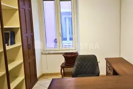 Poslovni prostor 40 m2 u centru Pule, Pula, العقارات التجارية