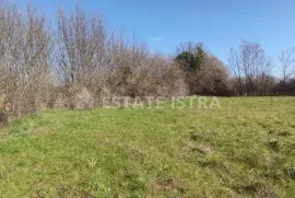 Na prodaju poljoprivredno zemljište 6517m2, na potezu od pulskog aerodroma prema Valturi., Ližnjan, Terra