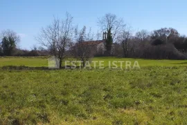 Na prodaju poljoprivredno zemljište 6517m2, na potezu od pulskog aerodroma prema Valturi., Ližnjan, Terra