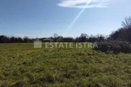 Na prodaju poljoprivredno zemljište 6517m2, na potezu od pulskog aerodroma prema Valturi., Ližnjan, Terra