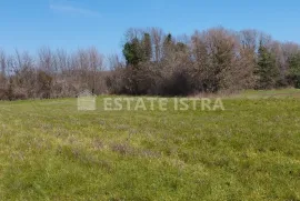 Na prodaju poljoprivredno zemljište 6517m2, na potezu od pulskog aerodroma prema Valturi., Ližnjan, Terra