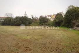 Prodaje se građevinsko zemljište površine 3004 m2 blizu centra Vodnjana, Vodnjan, Land