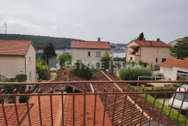 Nova Veruda - Pula, kuća sa poslovnim prostorom, Pula, Kuća