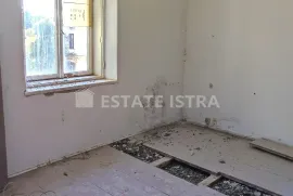 Pula – Veruda, stan u potkrovlju vile za adaptaciju, Pula, Appartement