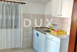 ZADAR, BIBINJE - Kuća s 3 apartmana 90 metara od mora!, Bibinje, Ev