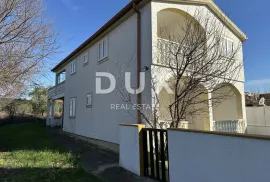 ZADAR, BIBINJE - Kuća s 3 apartmana 90 metara od mora!, Bibinje, Maison