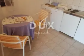 ZADAR, BIBINJE - Kuća s 3 apartmana 90 metara od mora!, Bibinje, Ev