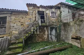 Starina u okolici Buzeta 70 m2,okućnica 50 m2, Buzet, Casa