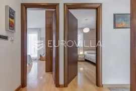 Split, Zenta, trosoban penthouse, prvi red do mora s predivnim pogledom, Split, Διαμέρισμα