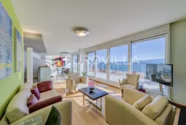 Split, Zenta, trosoban penthouse, prvi red do mora s predivnim pogledom, Split, Kвартира