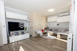 Rijeka, Gornji Zamet, predivan trosoban stan NKP 65 m2, pogled na more, Rijeka, Apartamento