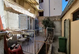 Istra, Poreč, centar - stan s vrtom do Eufrazijeve bazilike 120 m2, Poreč, Wohnung