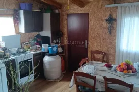 Kuća s prostranom parcelom, Brckovljani, Casa