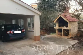 KUĆA S OSAM STAMBENIH JEDINICA - NOVALJA, PAG, Novalja, Famiglia