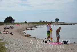 KUĆA S OSAM STAMBENIH JEDINICA - NOVALJA, PAG, Novalja, Famiglia