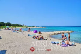 KUĆA S OSAM STAMBENIH JEDINICA - NOVALJA, PAG, Novalja, Famiglia