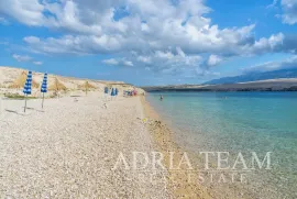 KUĆA S OSAM STAMBENIH JEDINICA - NOVALJA, PAG, Novalja, Famiglia