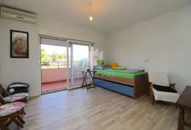 Opatija, Pobri, garsonjera u prizemlju stambene zgrade, Opatija - Okolica, Apartamento