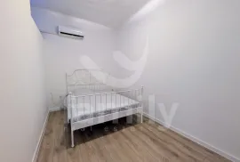 RENOVIRANI STAN SA POGLEDOM NA MORE, Pula, Apartamento