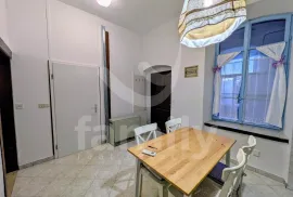 RENOVIRANI STAN SA POGLEDOM NA MORE, Pula, Apartamento