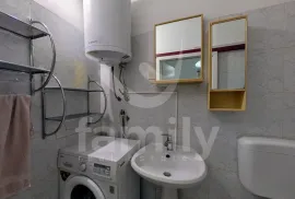 RENOVIRANI STAN SA POGLEDOM NA MORE, Pula, Apartamento