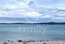 ATRAKTIVNO ZEMLJIŠTE UGOSTITELJSKO-TURISTIČKE NAMJENE 200 m DO PLAŽE, Medulin, Terrain