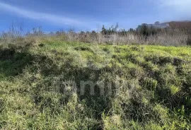 ATRAKTIVNO GRAĐEVINSKO ZEMLJIŠTE NA MIRNOJ LOKACIJI, Pula, Terrain