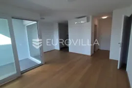 Split, Bol, dvosoban stan NKP 60 m2, parking, dugoročan najam, Split, Appartement