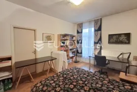 Zagreb, Centar, Palmotićeva dvosoban stan, 70 m2 NKP, parking, Zagreb, Appartement